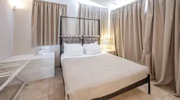 SMY SANTORINI SUITES & VILLAS