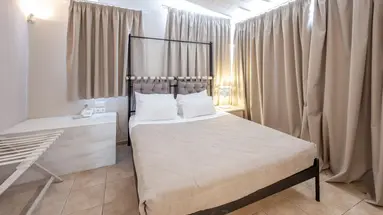 SMY SANTORINI SUITES & VILLAS
