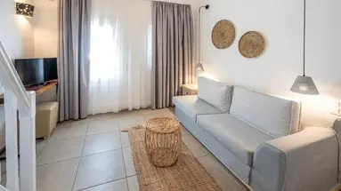SMY SANTORINI SUITES & VILLAS