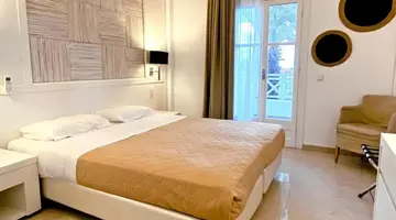 SMY SANTORINI SUITES & VILLAS