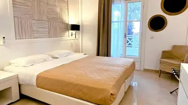 SMY SANTORINI SUITES & VILLAS
