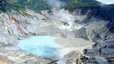 Śnij na Jawie, tańcz na Bali