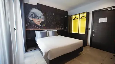 So City Hotel