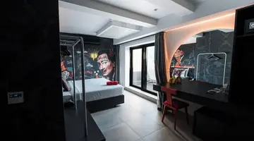 So City Hotel