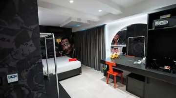 So City Hotel