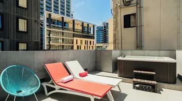 So City Hotel