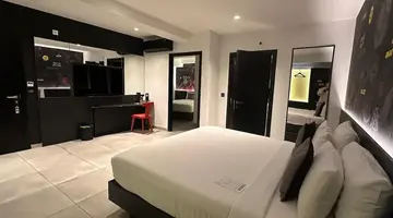 So City Hotel