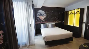 So City Hotel