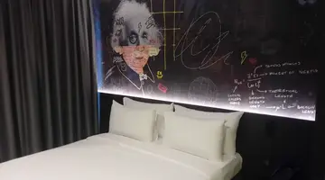 So City Hotel