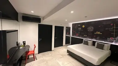 So City Hotel