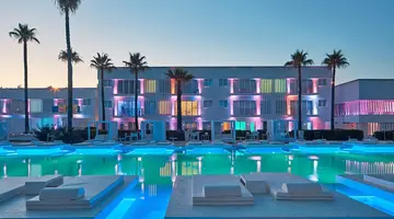 So White Club Resort