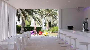 So White Club Resort