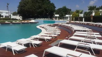 So White Club Resort