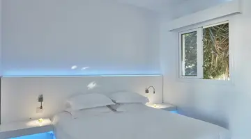 So White Club Resort