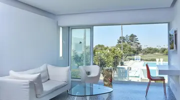 So White Club Resort