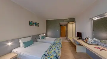 Sol Marina Palace