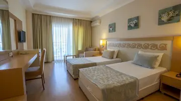 Solivia Hotel (Ex Titan Select Hotel)