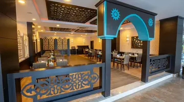 Solivia Hotel (Ex Titan Select Hotel)