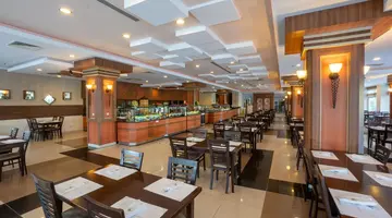 Solivia Hotel (Ex Titan Select Hotel)