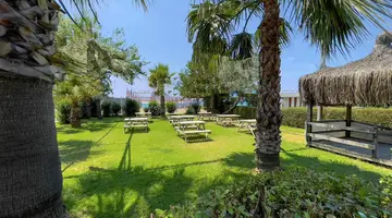 Solivia Hotel (Ex Titan Select Hotel)