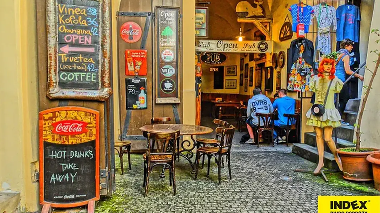 Spacerem po Pradze - nocleg w hotelu***/penzionie*** HB