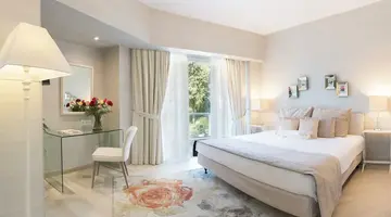 St. George Lycabettus Lifestyle