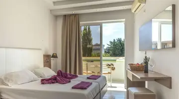 Stamos Plus Hotel