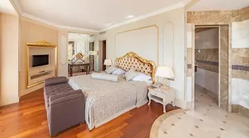 STARLIGHT RESORT HOTEL