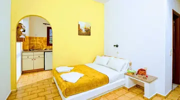 Stelios Apartments