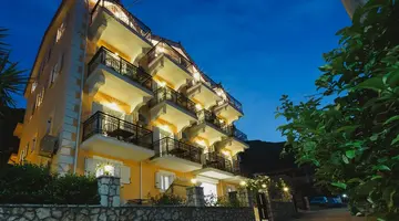 Stellatos House and Suites
