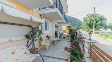 Stellatos House and Suites