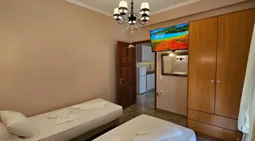 Stellatos House and Suites