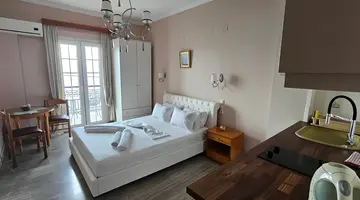 Stellatos House and Suites