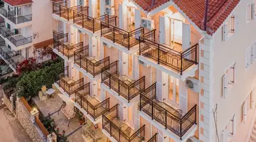 Stellatos House and Suites