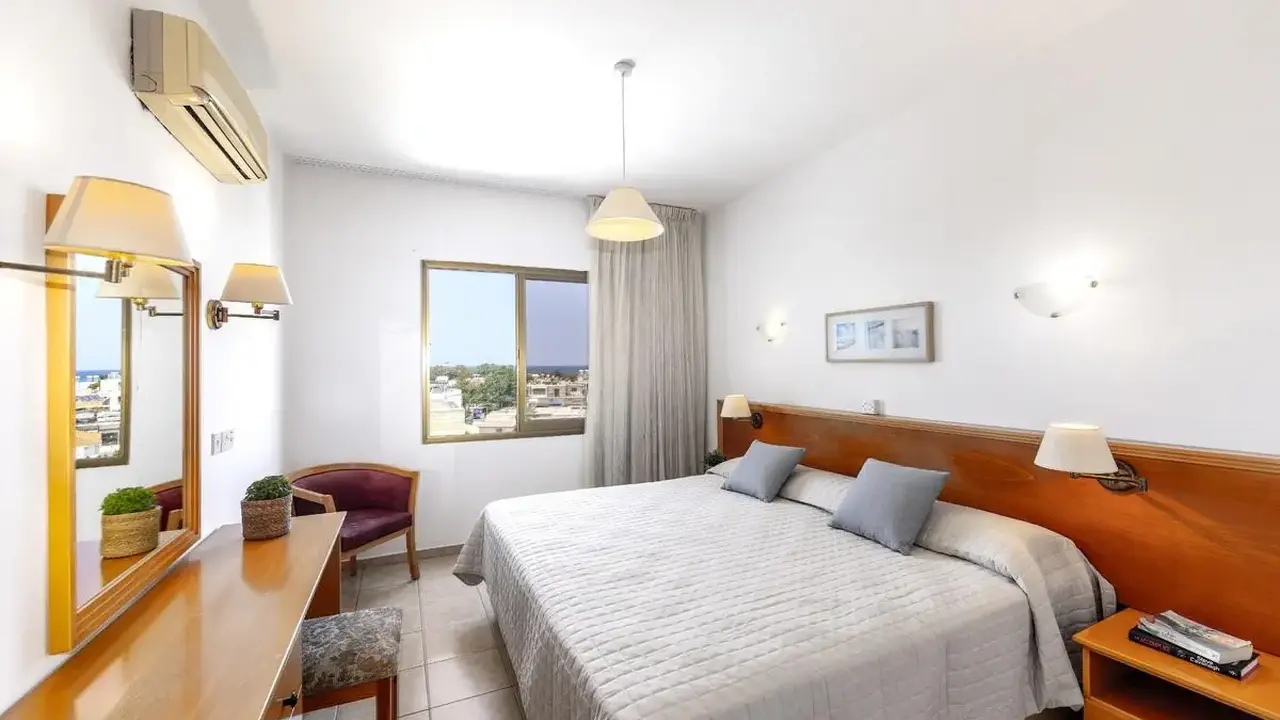 Stephanos Hotel Apts