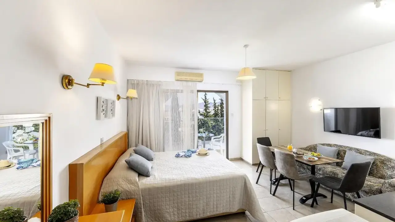Stephanos Hotel Apts
