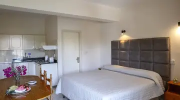 Stephanos Hotel Apts