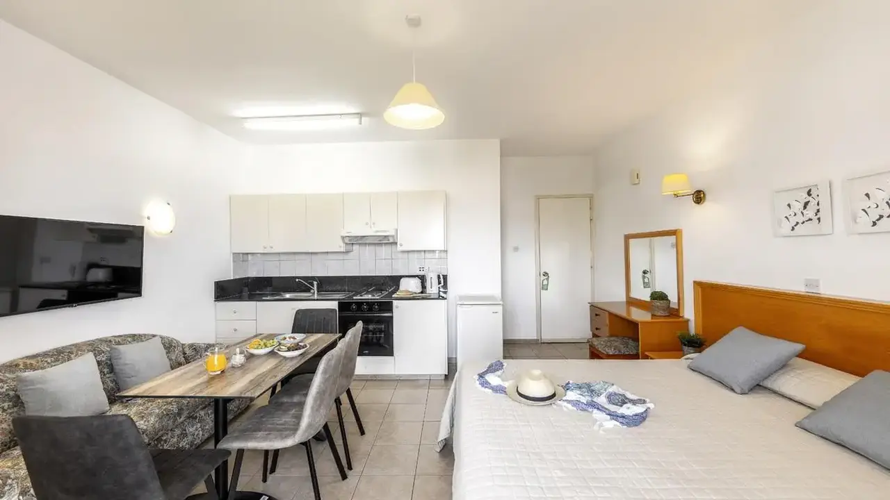 Stephanos Hotel Apts