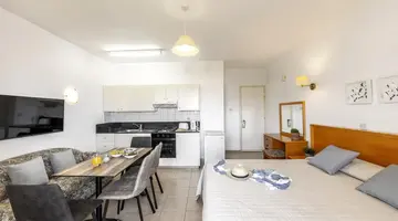 Stephanos Hotel Apts
