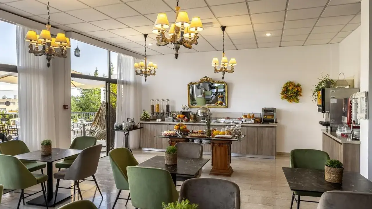 Stephanos Hotel Apts