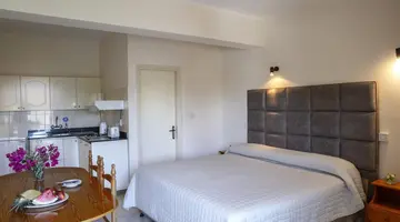 Stephanos Hotel Apts
