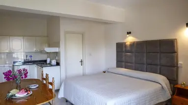 Stephanos Hotel Apts