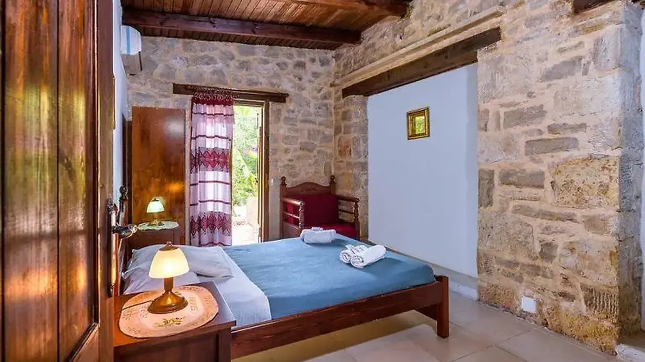 Stone Village Petrino Horio