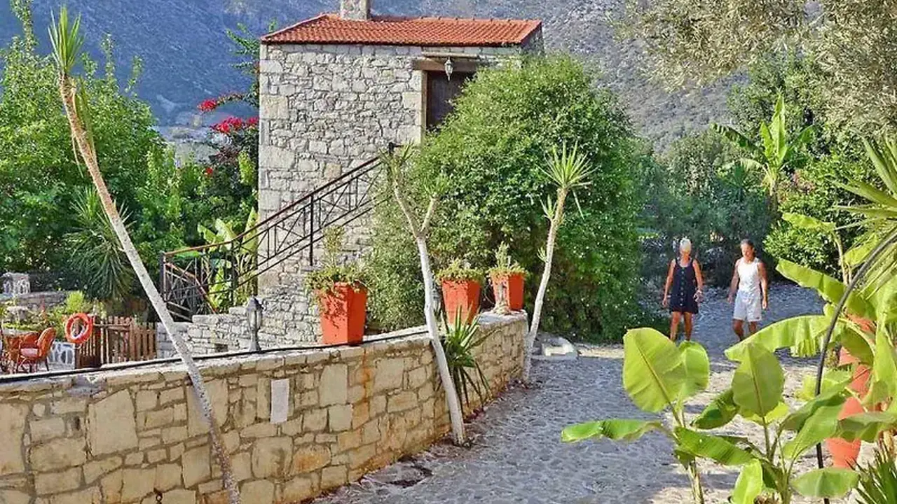 Stone Village Petrino Horio