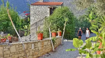 Stone Village Petrino Horio