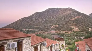 Stone Village Petrino Horio