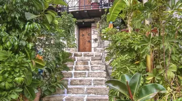 Stone Village Petrino Horio