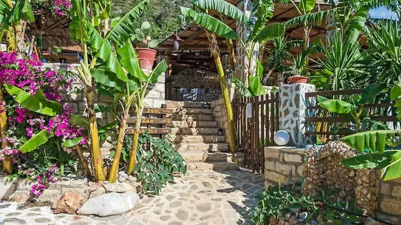 Stone Village Petrino Horio