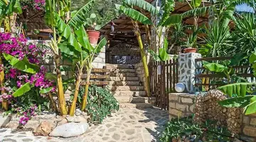 Stone Village Petrino Horio