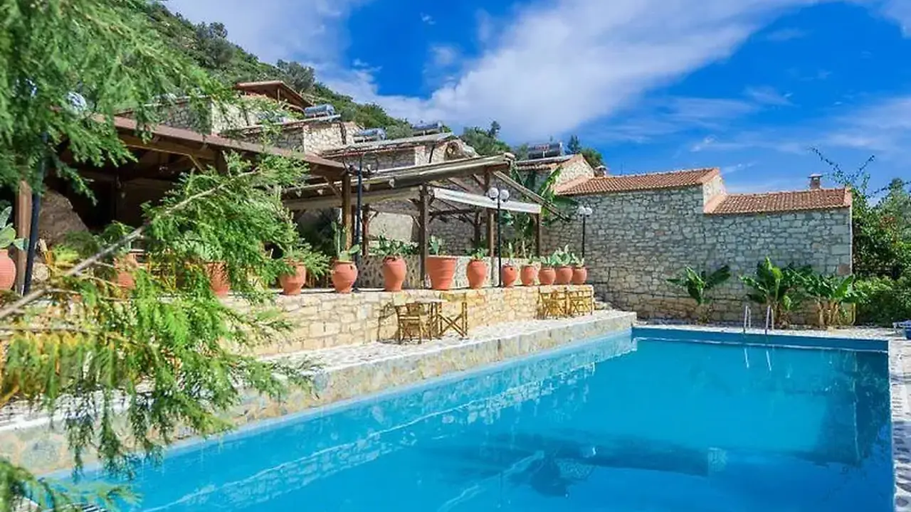 Stone Village Petrino Horio